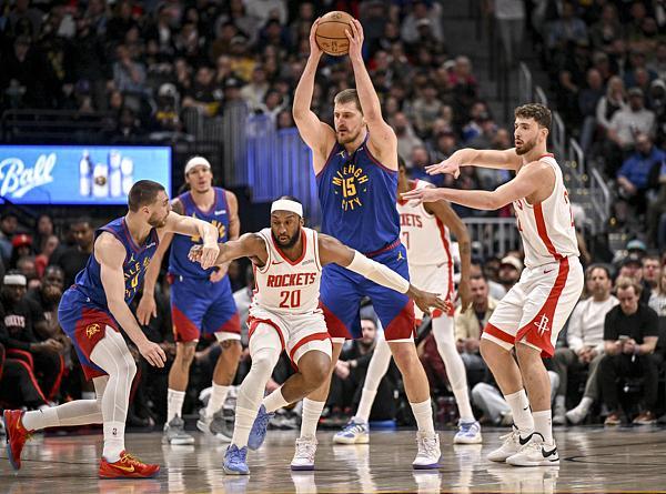 九游官网-NBA｜约基奇低配版三双拿捏火箭，强强对话名不符实